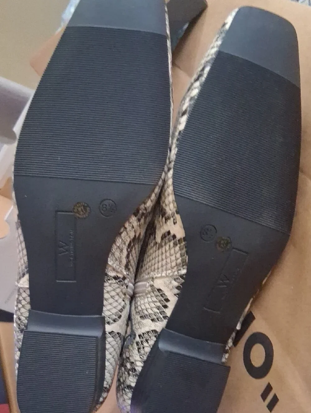 Worthington Snake-Pattern Reptile Hide - Cream & Black